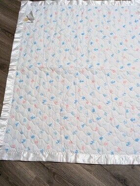 Baby Quilted Satin-Trim Blanket in White with Blue & Pink Accents. Vintage. EUC.